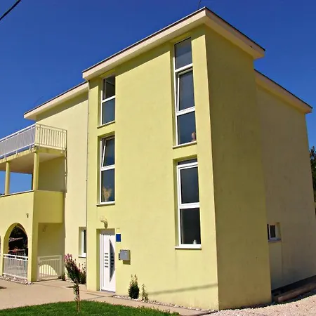 Dia Apartment