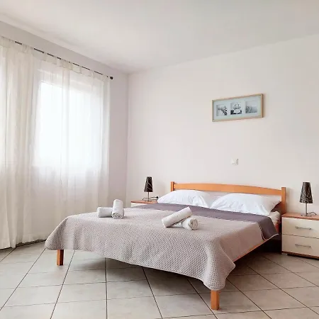 Dia Apartment