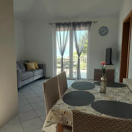 Dia Apartment